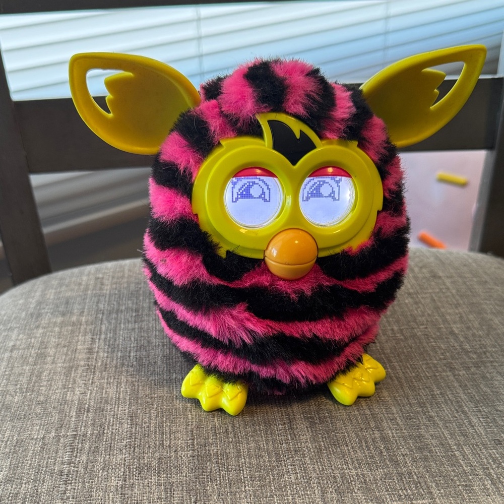 2012 FURBY BOOM Pink Black Yellow Stripes Sound & Voice